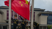 厚植爱国情怀，勇担青春使命 — 女同网站
举行升旗仪式